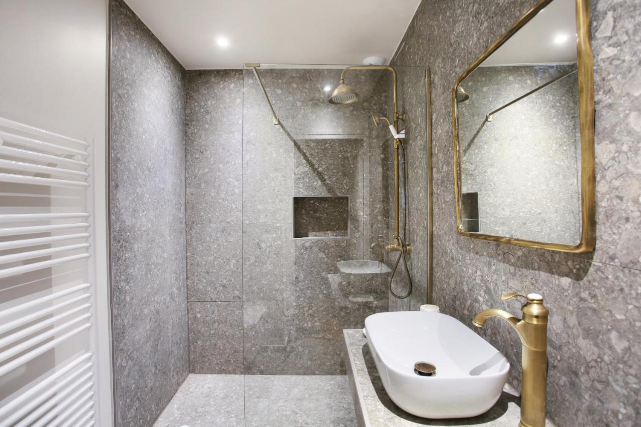 Residence In The Center Of Paris By Studio Prestige Luaran gambar